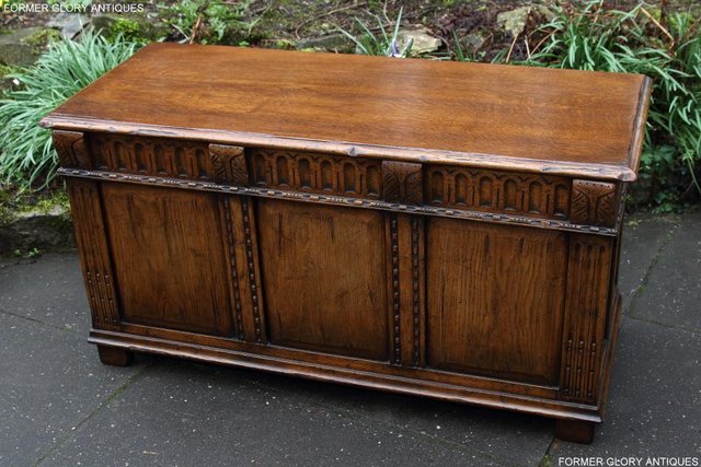 Image 65 of TITCHMARSH AND GOODWIN OAK BLANKET TOY LOG BOX COFFER TABLE