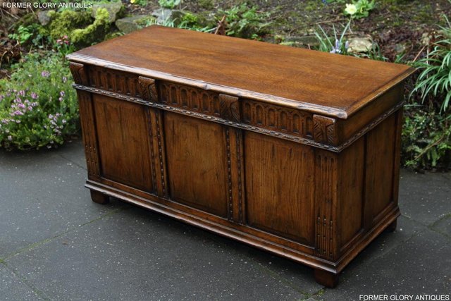 Image 69 of TITCHMARSH AND GOODWIN OAK BLANKET TOY LOG BOX COFFER TABLE