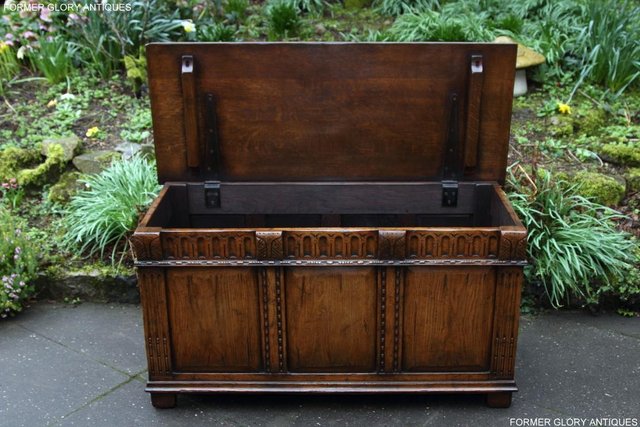 Image 79 of TITCHMARSH AND GOODWIN OAK BLANKET TOY LOG BOX COFFER TABLE