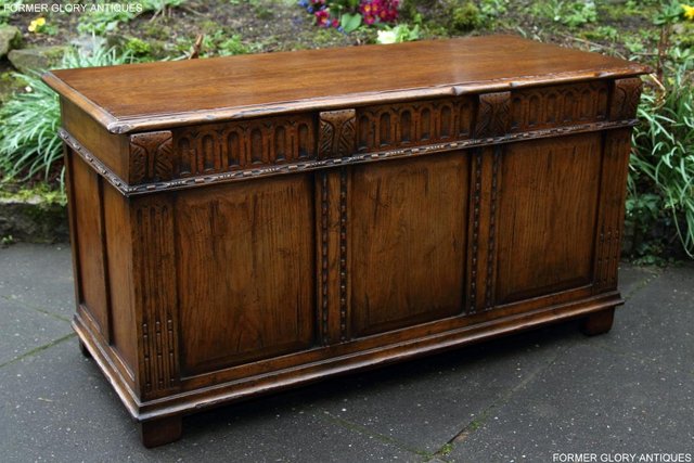 Image 80 of TITCHMARSH AND GOODWIN OAK BLANKET TOY LOG BOX COFFER TABLE