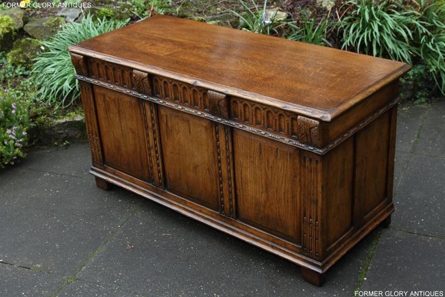 Image 81 of TITCHMARSH AND GOODWIN OAK BLANKET TOY LOG BOX COFFER TABLE