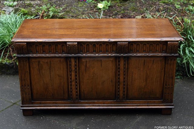 Image 82 of TITCHMARSH AND GOODWIN OAK BLANKET TOY LOG BOX COFFER TABLE