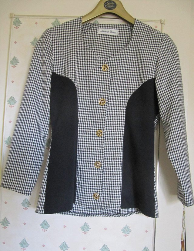 Preview of the first image of Hamells Petites Jacket/Top - Size 8 - Excellent Condition.