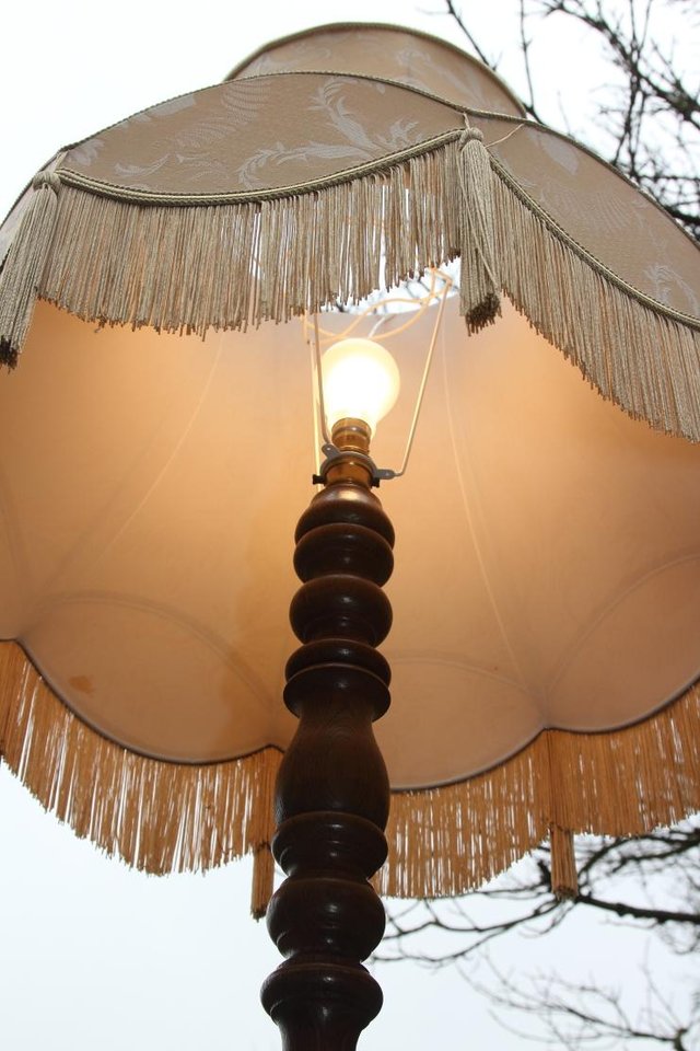 Image 46 of OLD CHARM LIGHT OAK STANDARD TABLE ARMCHAIR LAMP LIGHT SHADE