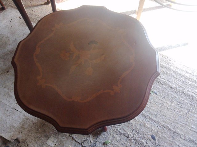 Preview of the first image of Dark round table with patern inlay on top & fluted edges.