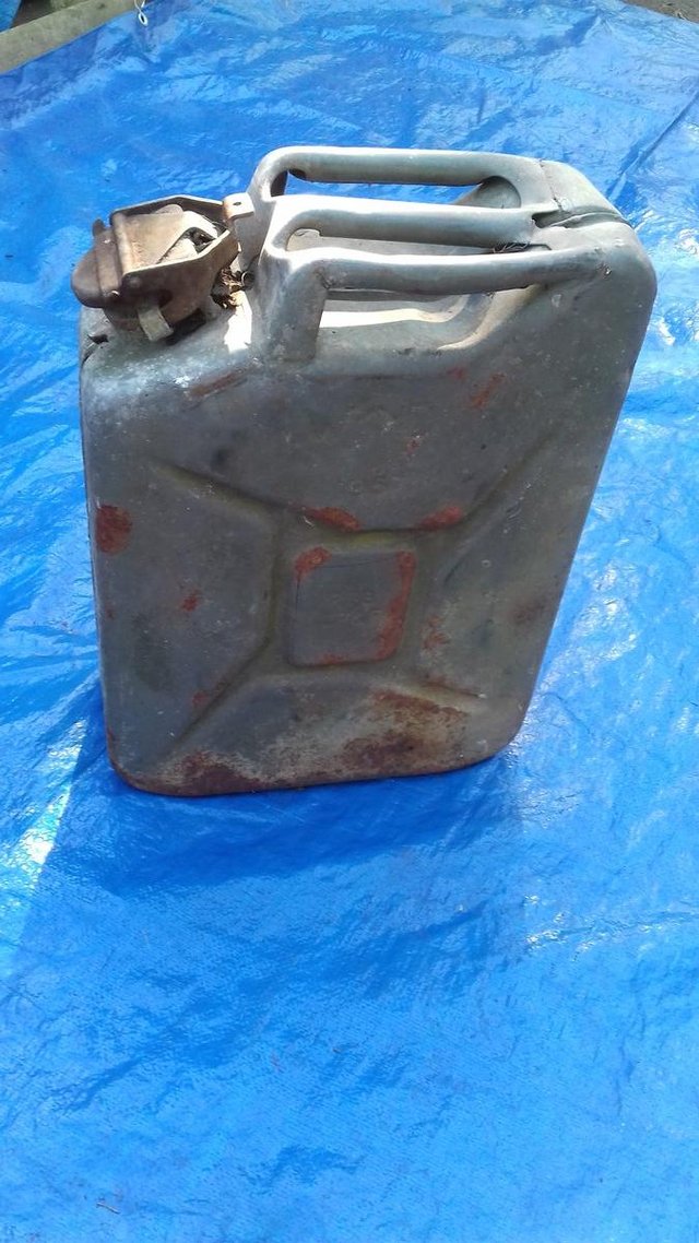Preview of the first image of Jerry can*ex Army/military*1957*Vintage *.