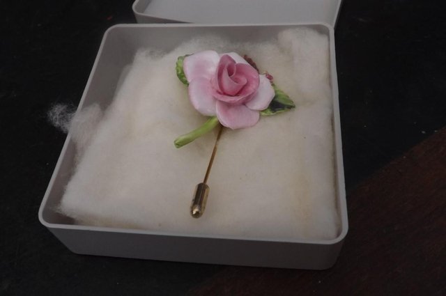 Preview of the first image of Single rose brooch.