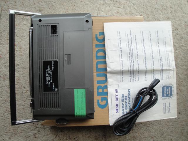 Image 3 of Grundig Music-Boy 60L Portable / Mains Radio New Condition