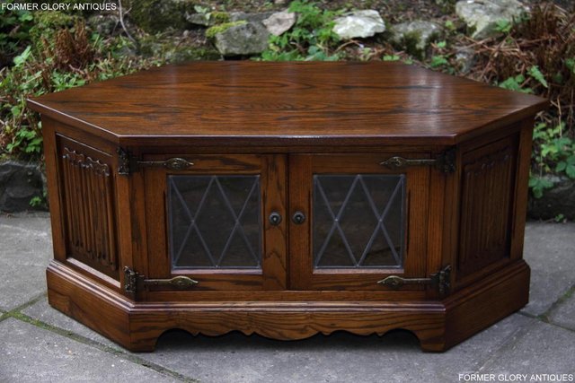 Preview of the first image of OLD CHARM JAYCEE LIGHT OAK CORNER TV CD CABINET STAND TABLE.