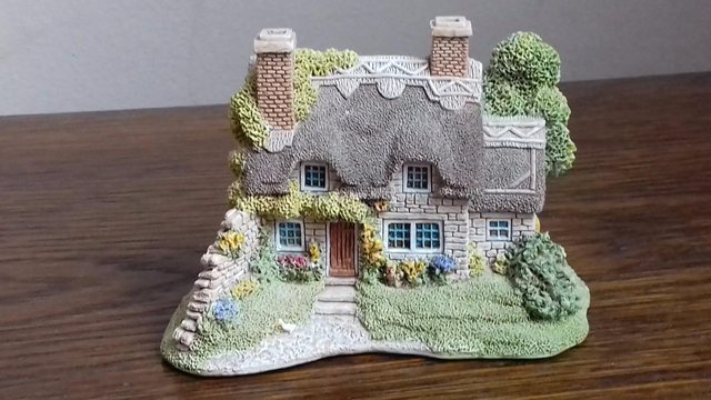 Preview of the first image of Lilliput Lane Cottage.