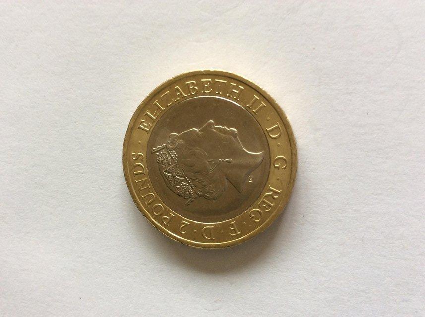 Image 2 of £2 coin William Shakespeare Sword & Crown