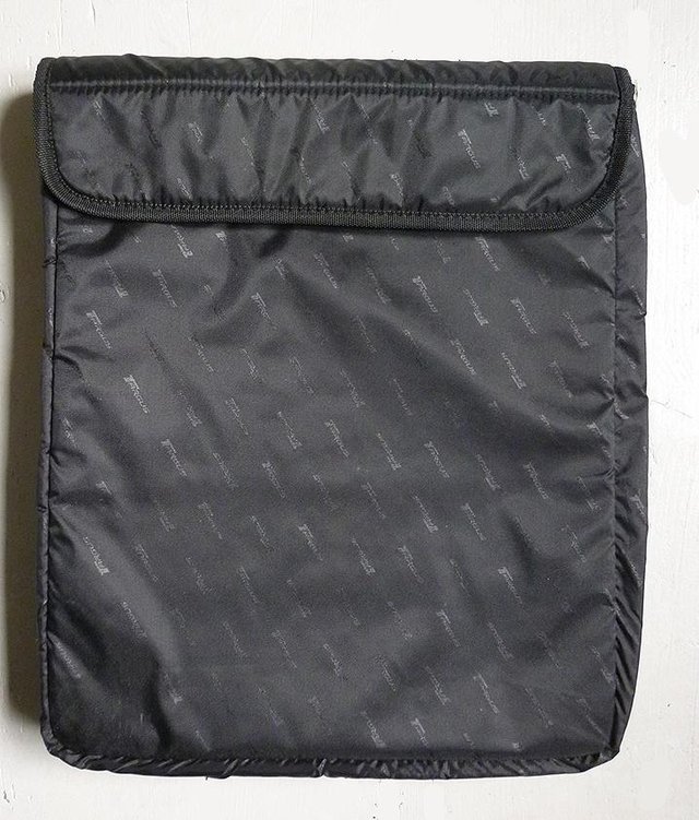 Preview of the first image of TABLET / COMPUTER CARRYING CASE.