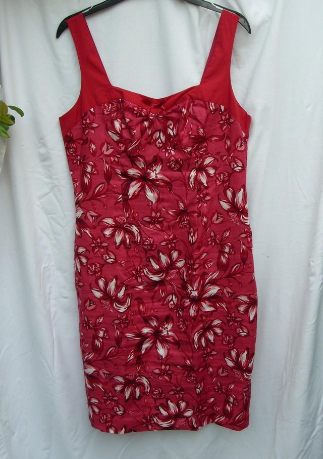 Preview of the first image of Minuet Red Printed Linen Dress – Size 12.