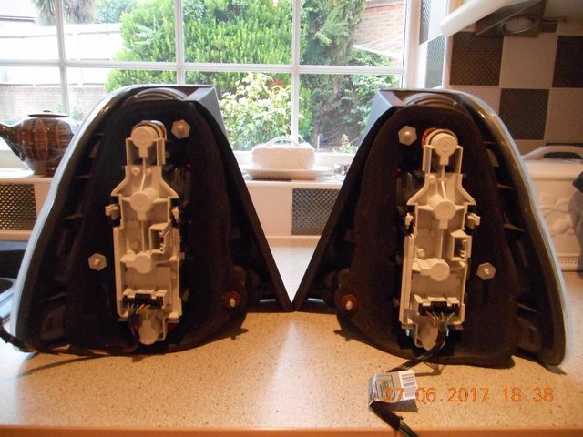 Image 2 of GENUINE BMW 3 SERIES E46 COMPACT REAR LIGHTS INCLUDING BULB