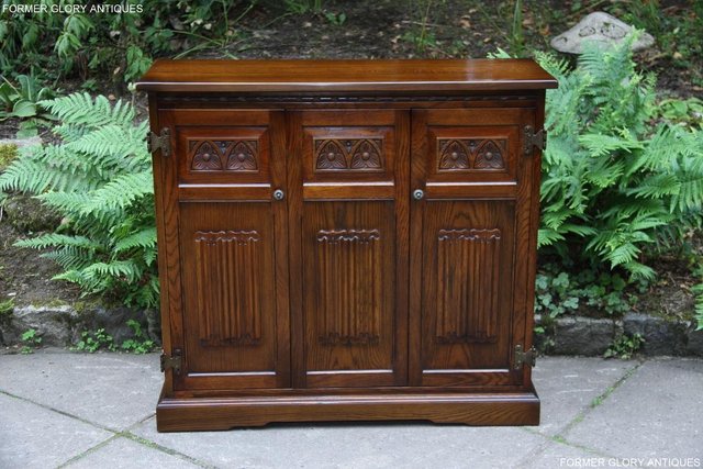 Preview of the first image of OLD CHARM LIGHT OAK DVD CD CABINET STAND SIDEBOARD BOOKCASE.