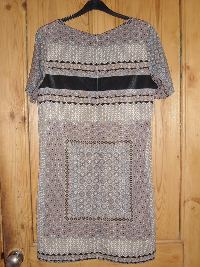 Image 2 of NEW LOOK Cute Grey Print Sheath Mini Dress – Size 10