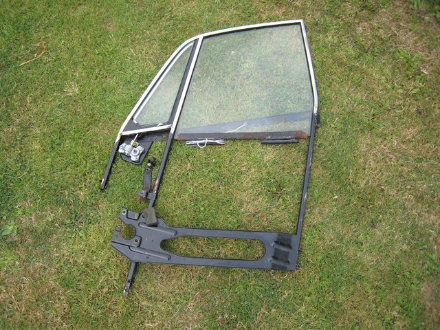 Preview of the first image of Rover P6 door glass.