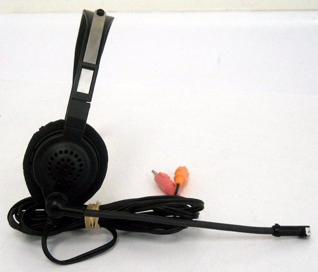 Preview of the first image of Andrea NC-61 Noise Cancelling Headset.