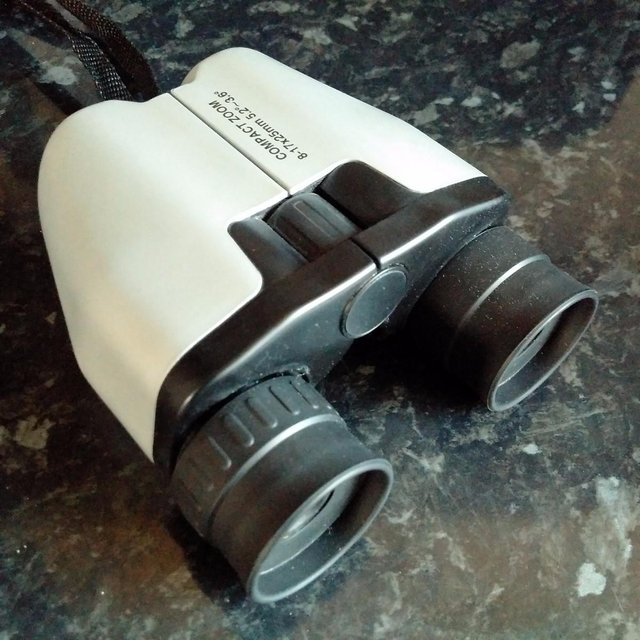 Image 3 of Compact Zoom Binoculars 8-17x25mm 5.2°~3.6°