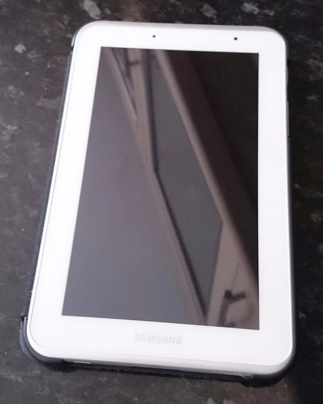 Preview of the first image of Samsung Galaxy Tab 2 8GB White & Original Samsung Case.