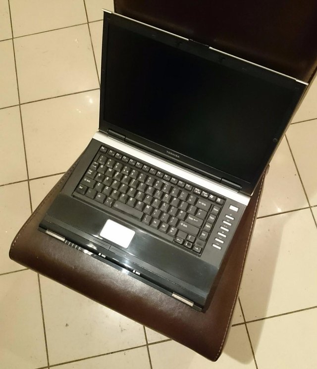 Preview of the first image of Toshiba Equium M70-364 Laptop.