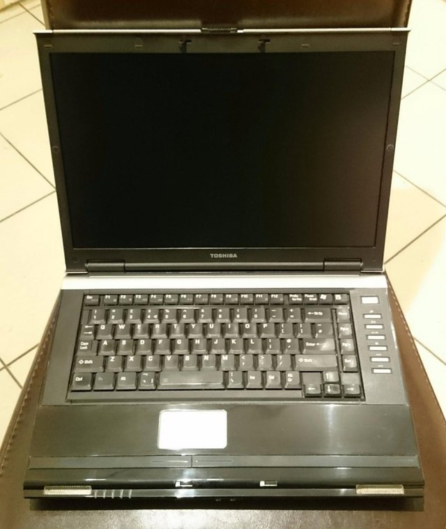 Image 2 of Toshiba Equium M70-364 Laptop
