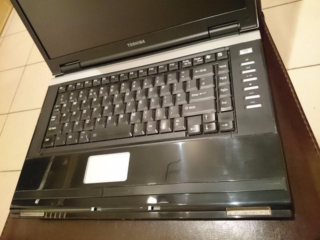 Image 3 of Toshiba Equium M70-364 Laptop