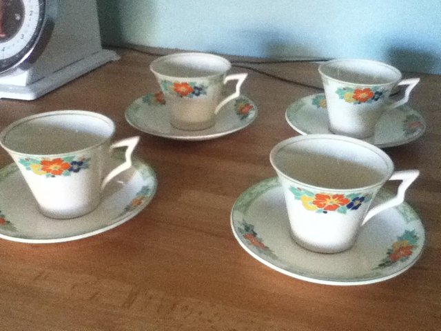 Preview of the first image of Vintage tea cups and saucers (4).