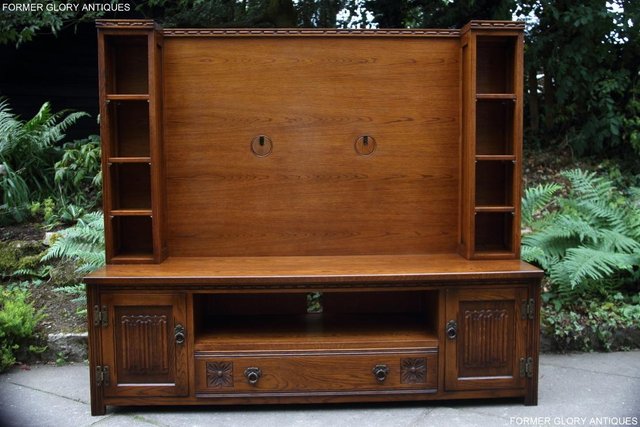 Preview of the first image of OLD CHARM LIGHT OAK TV HI FI STAND TABLE DVD CD CABINET UNIT.