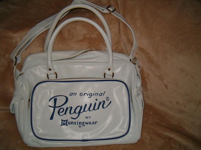 Image 2 of Original Penguin Munsingwear Holdall bag white, one size