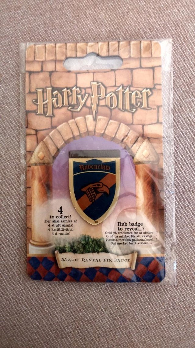 Preview of the first image of Harry Potter Magic Reveal Pin Badge Ravenclaw.