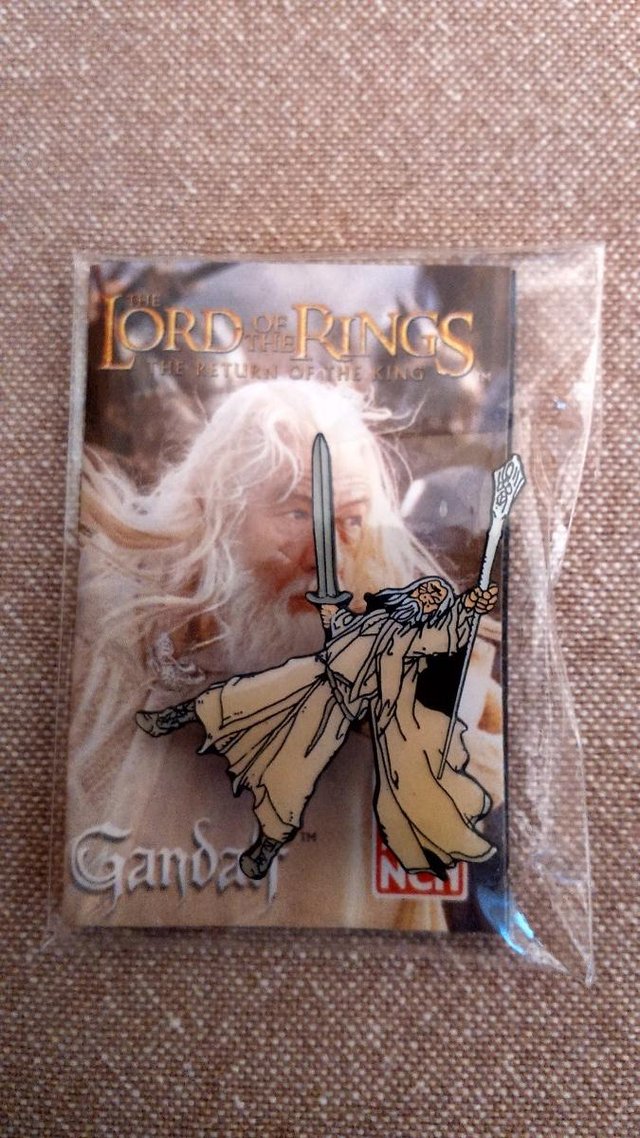 Preview of the first image of Lord of the rings Gandalf Pin Badge.