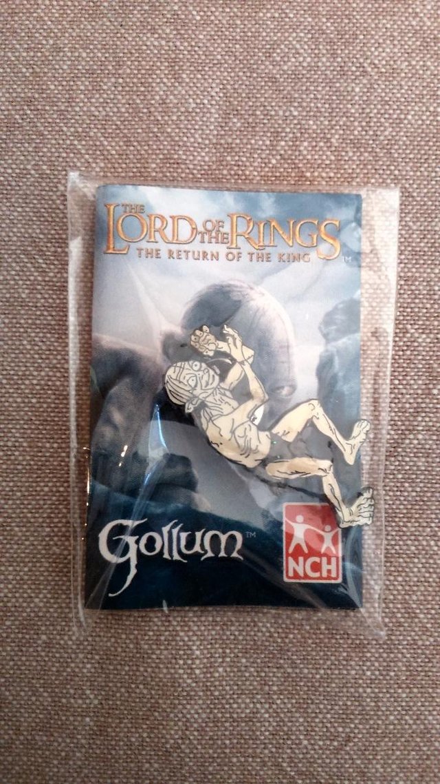 Preview of the first image of Lord of the rings Gollum Pin Badge.