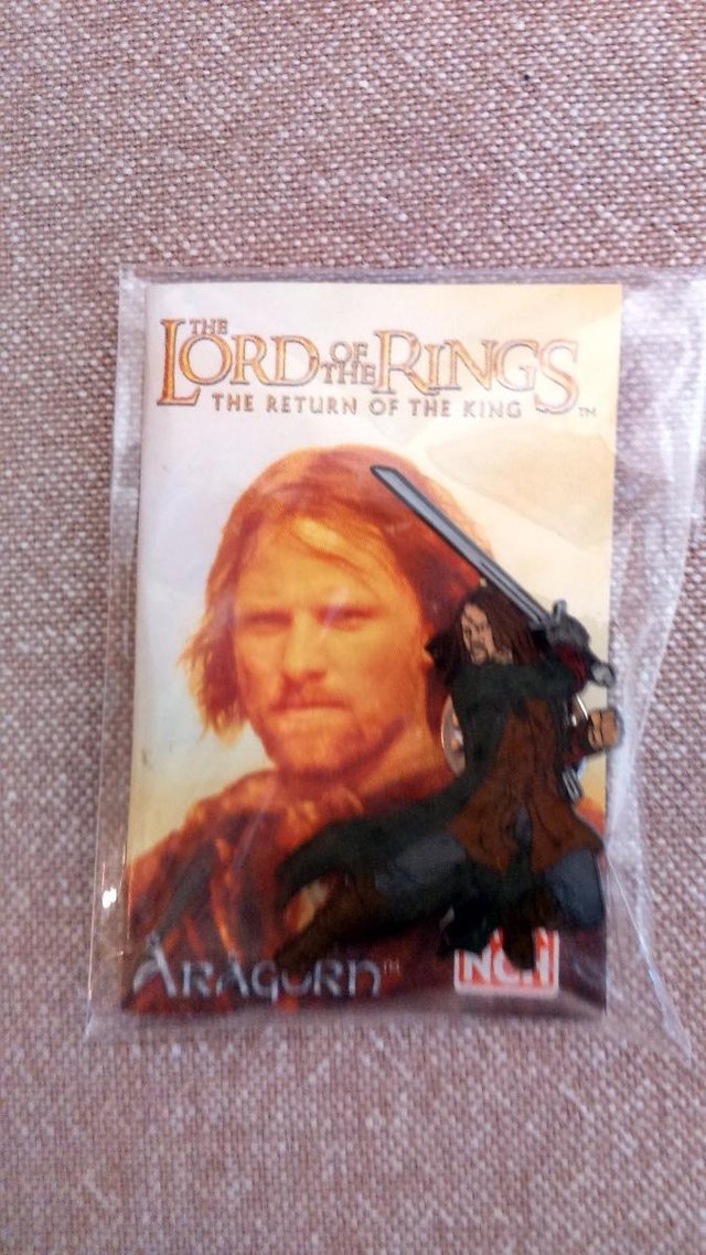 Preview of the first image of Lord of the rings Aragorn Pin Badge.