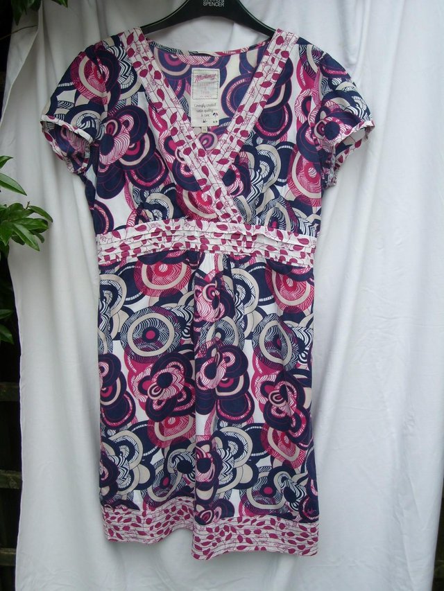 Preview of the first image of MANTARAY Summer Print Sleeveless Dress–Size 14.