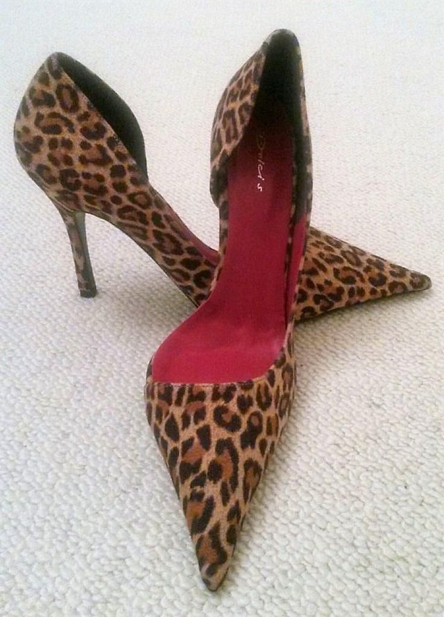 Preview of the first image of NEW DOLCIS SHOES Leopard Print Italian ¾ Cut Style Court.