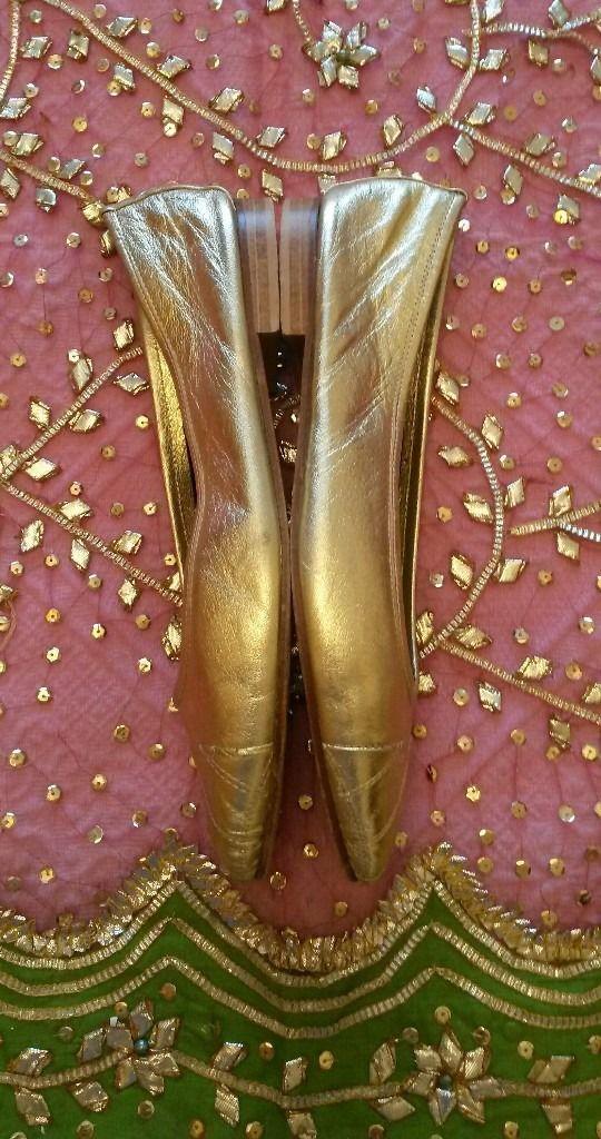 Image 3 of GOLD PUMPS Italian Leather Lining & Sole Wood Size: 41