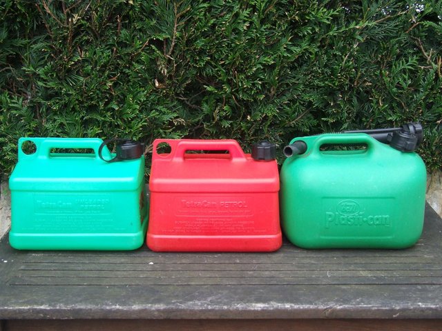 Image 2 of Plastic petrol cans