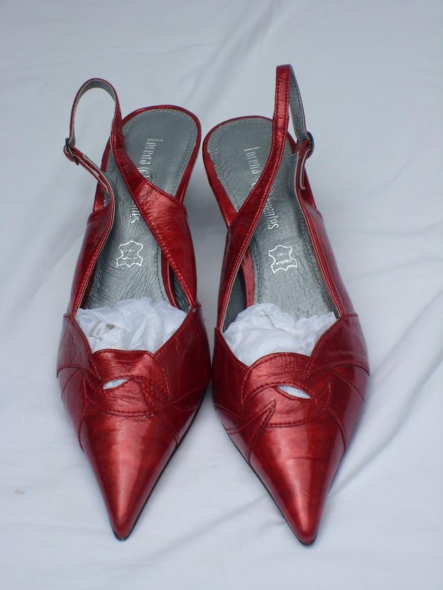 Preview of the first image of LORENA FUENTES Red Patent Leather Shoes–Size 7/40 NEW.