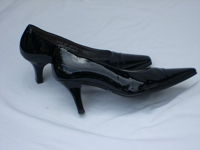 Preview of the first image of GABOR Black Patent Leather Court Shoes–Size 4/37.