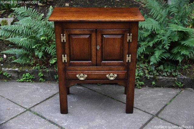 Image 7 of TITCHMARSH & GOODWIN SOLID OAK CABINET CUPBOARD HALL TABLE