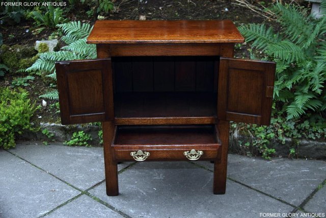 Image 8 of TITCHMARSH & GOODWIN SOLID OAK CABINET CUPBOARD HALL TABLE