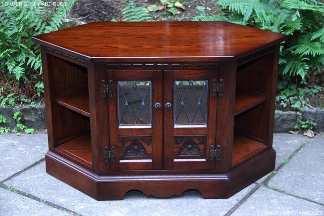 Preview of the first image of AN OLD CHARM TUDOR OAK CORNER DVD CD TV STAND TABLE CABINET.