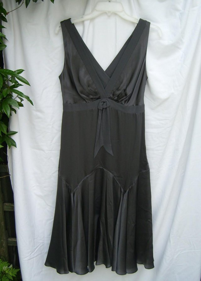 Preview of the first image of TED BAKER Vintage Style Grey Silk Dress–Size 12 (3).