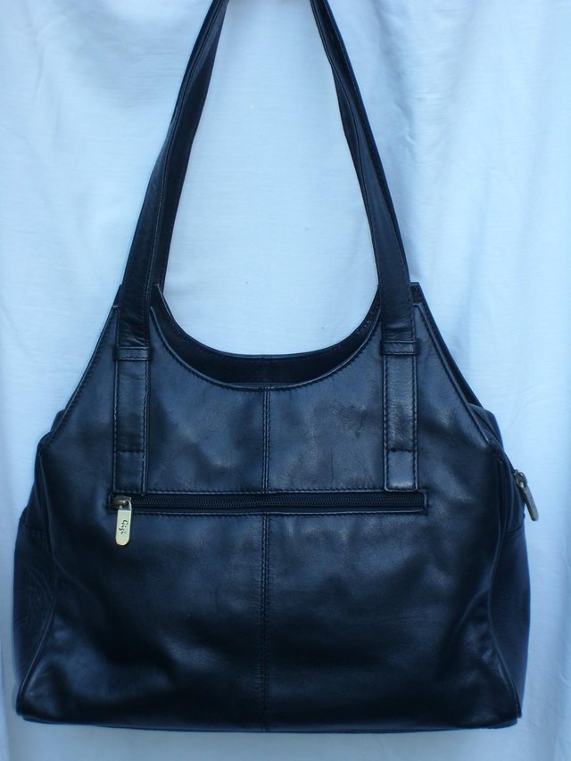 Image 2 of GIGI Black Leather Shoulder Handbag
