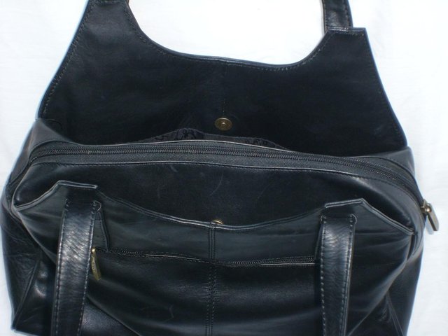 Image 3 of GIGI Black Leather Shoulder Handbag