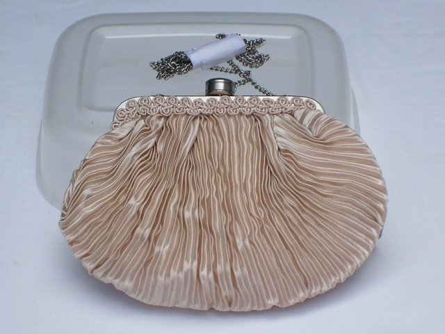 Preview of the first image of CLICKSIX Retro Look Pleated Snap Top Purse Handbag NEW!.