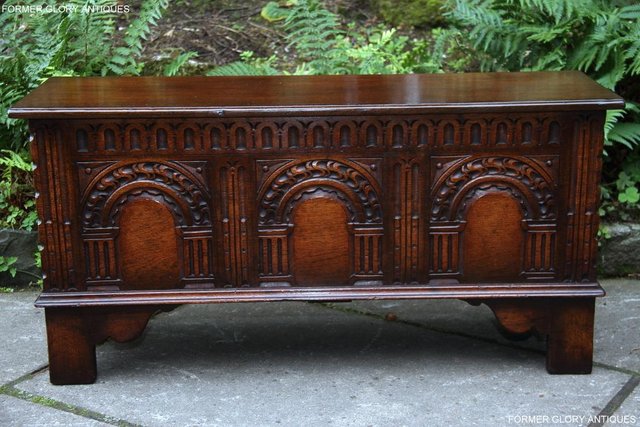 Image 27 of A TITCHMARSH & GOODWIN OAK BLANKET TOY LOG BOX CHEST COFFER