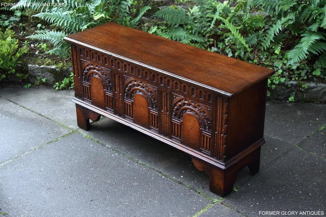 Image 56 of A TITCHMARSH & GOODWIN OAK BLANKET TOY LOG BOX CHEST COFFER