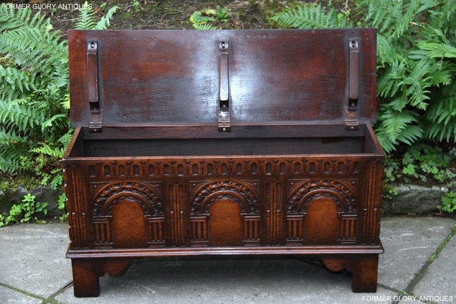 Image 60 of A TITCHMARSH & GOODWIN OAK BLANKET TOY LOG BOX CHEST COFFER